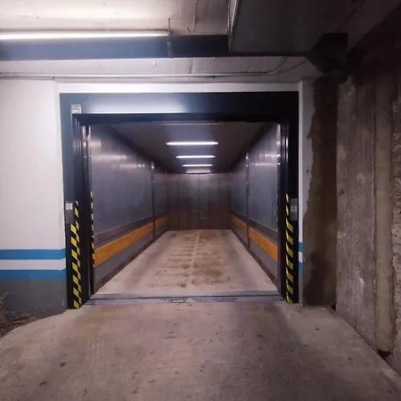 Centro Con Parking Nyaraló